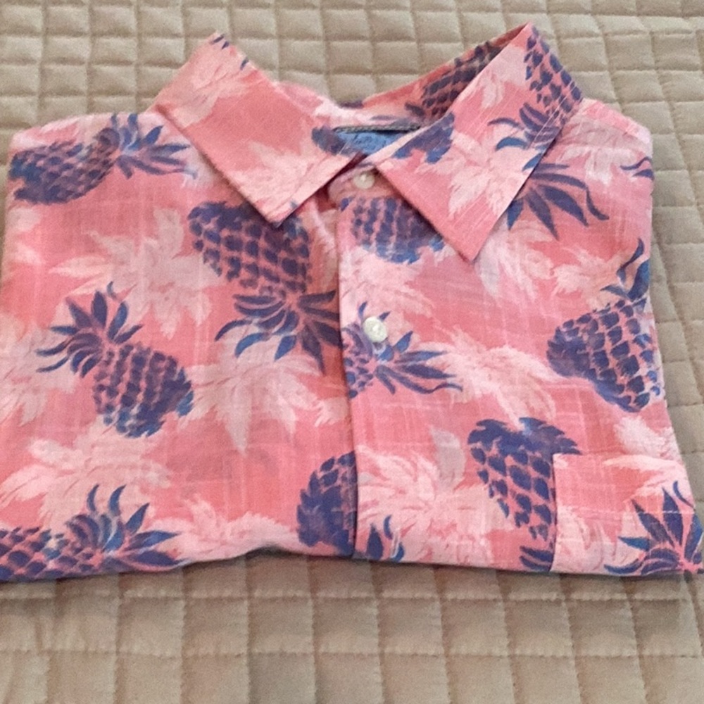 Men’s short sleeve shirt, size XL